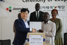 중헌제약, 이태석재단 등과 남수단 국립병원에 5억원 의약품 후원