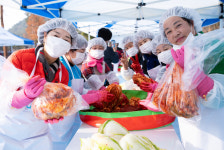 애터미, 보은군 저소득층·경로당에 김장김치 3,300kg 전달