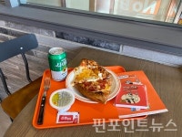 패스트푸드에 가성비 한 스푼...신세계푸드 노브랜드 버거 이어 피자 론칭
