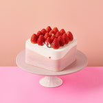 투썸플레이스, 순 우유크림에 생딸기 올린 2023년 시즌 케이크 선봬