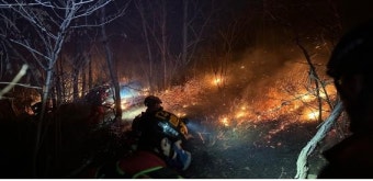 [속보] 상주 산불 진화율 현재 70％…16시간 넘게 이어져
