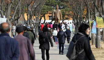 대구시 박정희 동상 건립 추진에 지역 사회 찬반 논란 가열