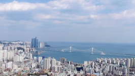 [기상청 부산 울산 경남 오늘날씨] 화창한 하늘... 골짜기 인접 도로 짙은 안개