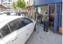 대구 서성네거리서 승용차 인도 돌진…70대 남성 부상
