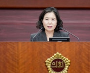 전북도의회 이수진 의원, 중국사무소 운영 비판... 김관영 도지사는 필요성 강조