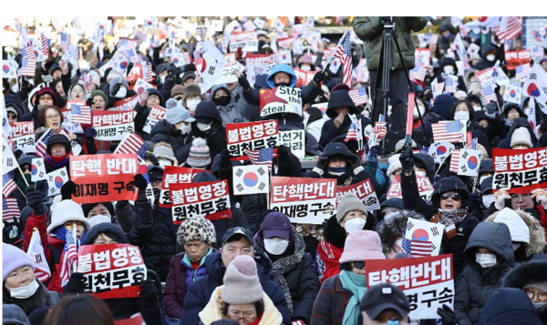 윤석열 대통령 내란 혐의 첫 형사재판, 지지자들 집회 강조