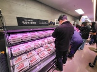 [르포] 식료품 비중만 95%…정용진의 본업 강조한 푸드마켓 고덕점 가보니