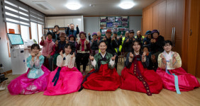 우울한 노년층 심리상담은 AI에게 맡겨주세요..AI돌봄 프로젝트 주목