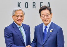 이재명 대통령, 엔비디아 젠슨 황 CEO 접견...