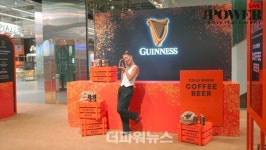 오마이걸 미미, 커피 맛에 푹 빠져요 ~~