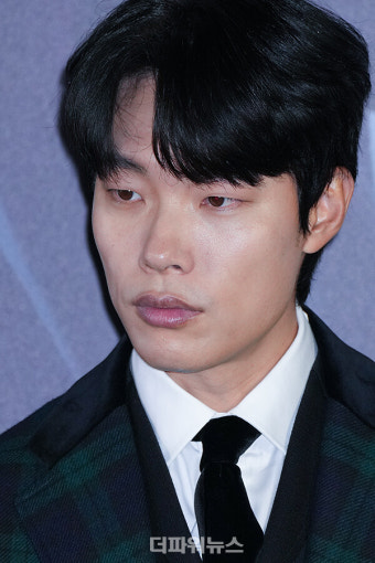 류준열,  깊은 생각
