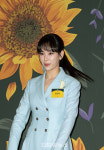 정선아, 휘날리는 머릿결