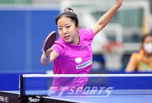 신유빈, 전지희 꺾고 WTT 싱가포르 32강 진출!