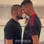[포토] 전 UFC 챔피언 하빕, 절친 호날두와 페이스 오프?