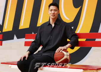'연봉킹' 김선형, 최고 연봉 대우받고 SK 잔류 ··· 3년·8억원 계약
