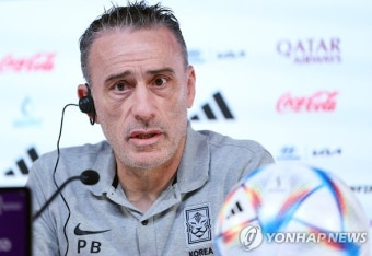 대한민국 축구 사상 2번째 '원정 월드컵 16강' 진출에 성공한 파울루 벤투 감독, 한국과 작별?