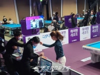 [현장포토] 프로당구 하이원리조트 PBA-LPBA 챔피언십 2022 16강전 강유진에게 승리하는 스롱 피아비