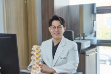 원흥바른신경외과 이우진 대표원장, 도래울마을 초·중·고 학교에 연이은 장학금 기부