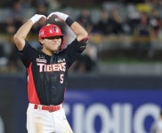 '10홈런-10도루' KIA 김도영, KBO 2024시즌 첫 월간 MVP