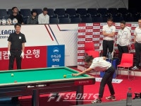 [FT포토] 프로당구 웰컴저축은행 팀리그 2세트 여자 복식 우리금융캐피탈 서한솔 스롱피아비 (2)