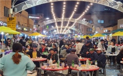 제11회 장안문거북시장 음식문화축제 성료, 다양한 먹거리와 문화공연