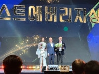 [FT포토] 프로당구 PBA 골든큐 어워즈 2025 베스트 에버리지상 세미 사이그너, 김가영