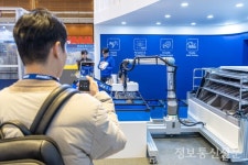 AI와 로봇이 이끄는 제조·물류 자율화 눈길