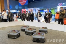 AI와 로봇이 이끄는 제조·물류 자율화 눈길
