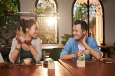 [박진영의 사회심리학] 내향적 사람도 행복할 수 있나요
