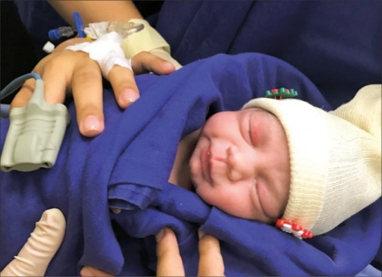 세계 최초로 뇌사자 자궁 이식해 아기 출산 | 포토뉴스