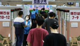 코로나19 신규 확진 2289명 월요일 최다…국민 4명 중 3명 접종