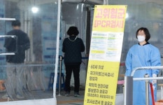 7차 대유행 우려…코로나 신규 확진 이틀 연속 5만명대