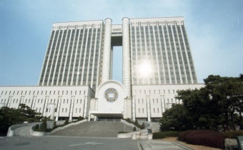 법원, 정부 손 들어줬다…'의대 증원' 사실상 확정 수순