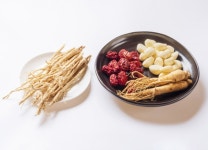 삼계탕에 넣는 인삼·황기, 함께 쓰면 단백질 상호작용 활발