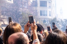 없는 디테일도 만드는 스마트폰 AI…현실 왜곡 우려