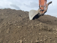 삽질의 퍼포먼스-거대한 흙산도 평지로