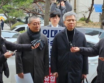 경찰 출두 김택우ㆍ박명하 위원장 
