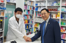 최광훈 회장, 추석 연휴 중 공공심야약국 격려 방문