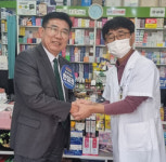 권영희 예비후보, 약국 방문 선거 운동 시작 外
