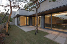 풍부한 일조량과 북악산 뷰의 장점을 살린 주택 건축, 평창동 단독주택