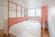 세 개의 층이 개방감 있게 연결된 공간, 신정동 HOUSE