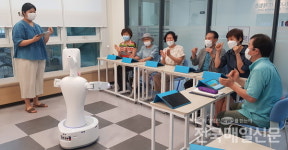 서초구, 효도하는 AI 로봇 등장…말벗·안전학인 척척