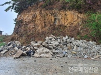 [현장포커스] 원산도 해수욕장 주변 건축폐기물 산더미 눈살