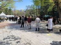 [전매포토]양천구의회 앞 선별진료소 긴줄