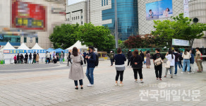 청주 노래방 연쇄감염 불똥…모충동 행정복지센터 폐쇄
