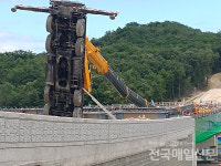 [현장포커스] 여주 크레인 전복사고 현장 방치 눈총
