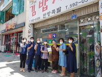 정선군 사북읍지역사회보장協, 나눔가게 8곳 현판 전달