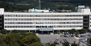 경남도 정무직 공무원 진퇴 논란