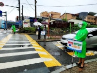 화성 기산초교, 어린이 등굣길 안전 교통지도 캠페인 전개