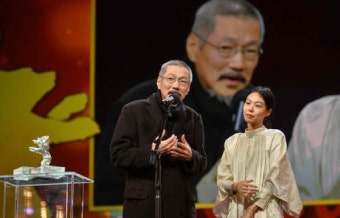 홍상수 감독, 베를린영화제 은곰상 수상...김민희 
